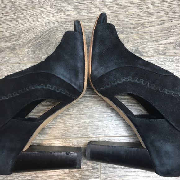 VINCE CAMUTO Black Leather Peep-Toe Booties 6 1/2 - Picture 5 of 10